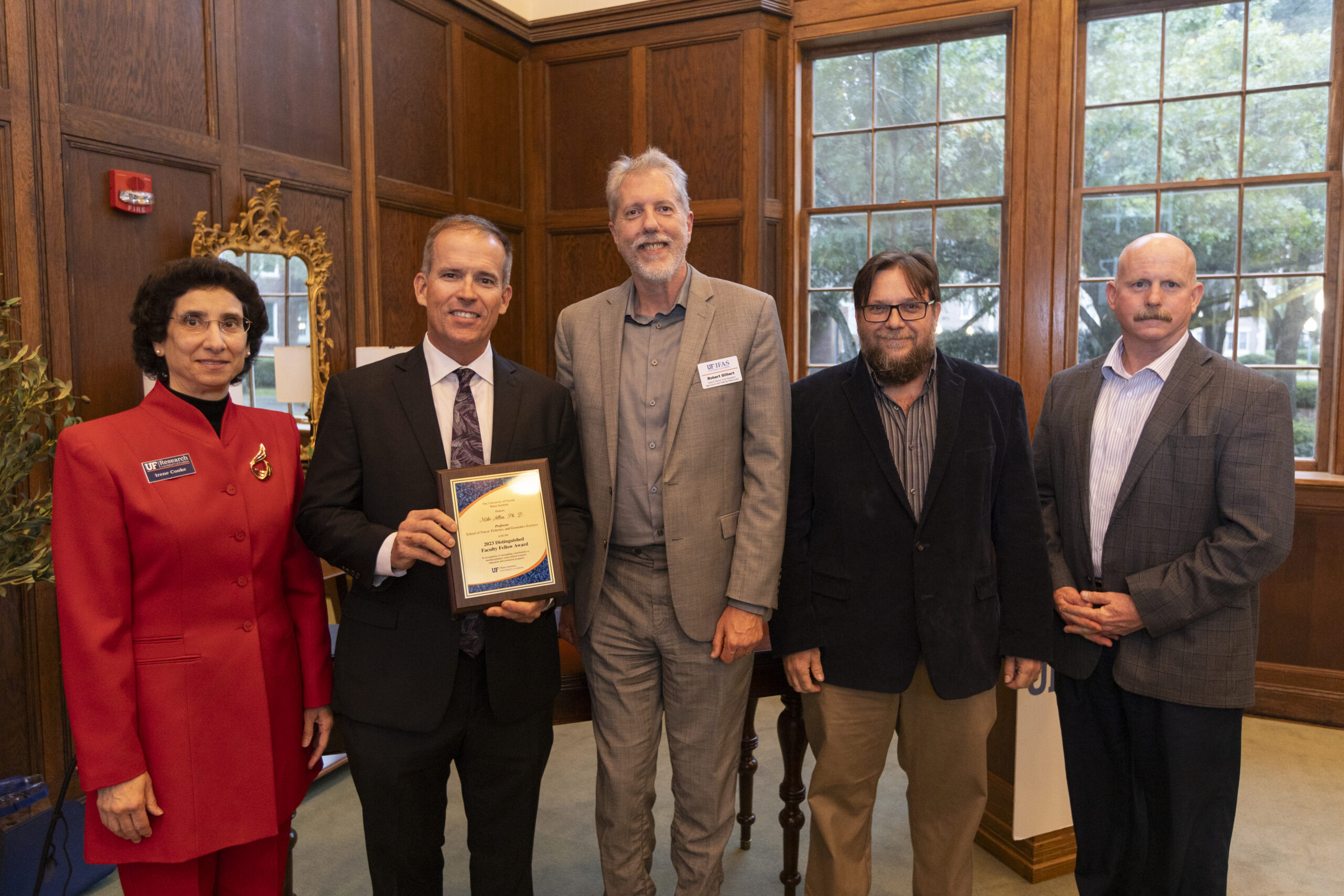 Faculty Fellow Dr. Mike Allen being presented with award.