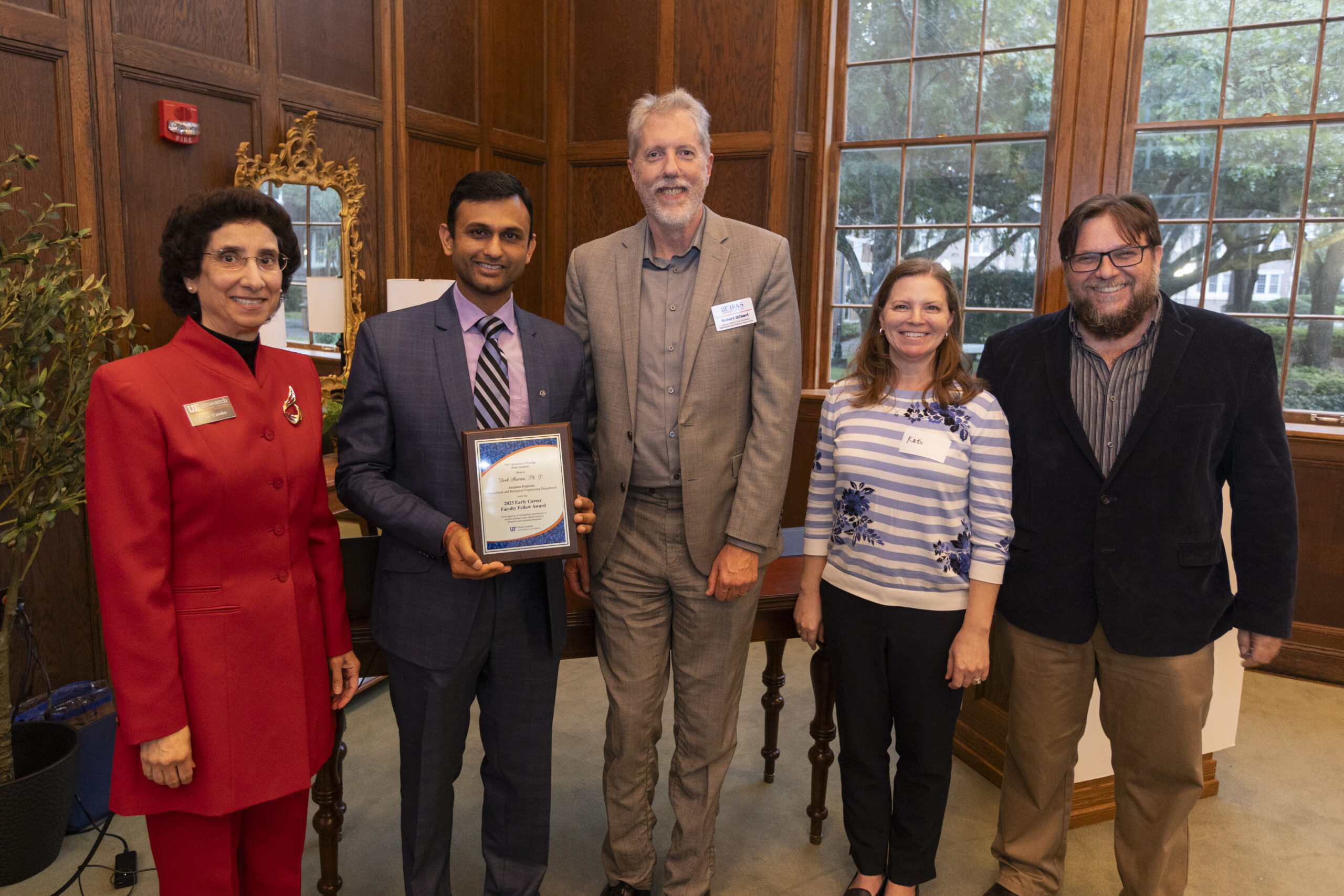 Faculty Fellow Dr. Vivek Sharma being presented with award.