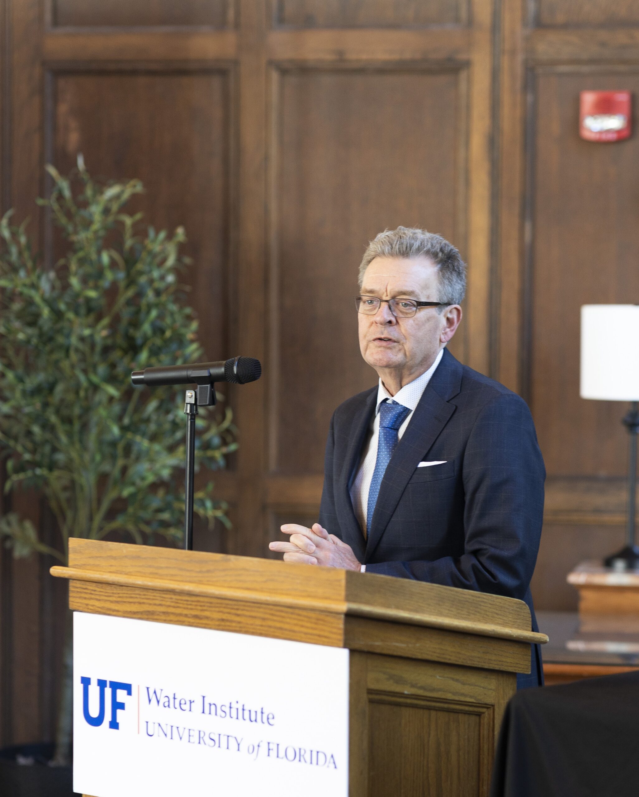 Dr. Fernando Aristizabal being presented with Dissertation Award.
